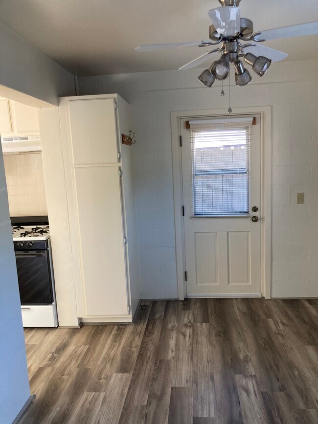 Foto del edificio - 1278 E Collins St