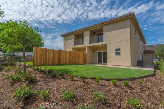 Foto del edificio - 2822 E Hillcrest Dr