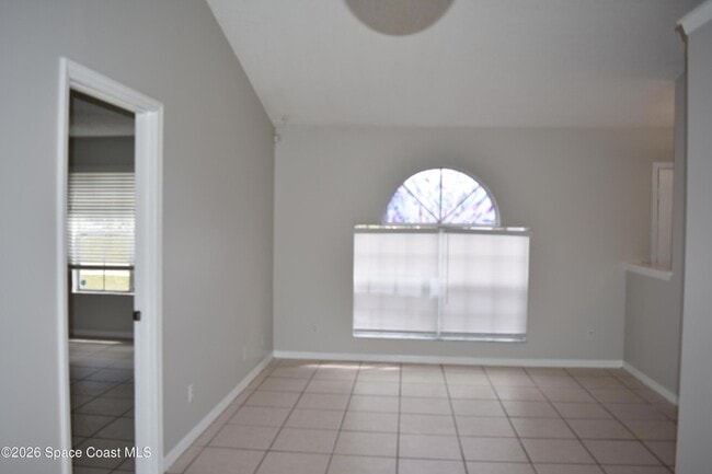 Building Photo - 482 Tuloma Ave SW