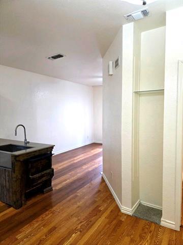 Foto del edificio - 4800 W Lovers Ln