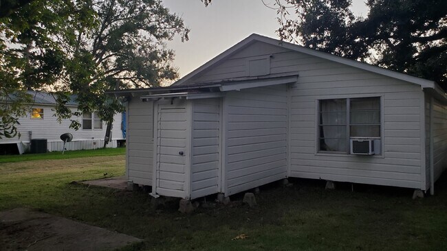 Back - 706 N Irwin St