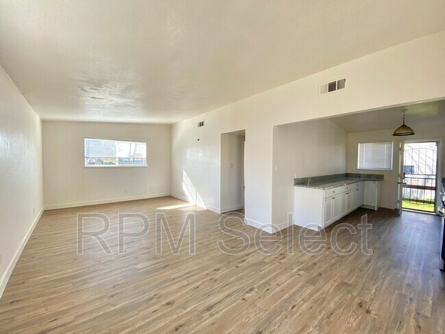 Foto del edificio - 1670 Glenrose Ave