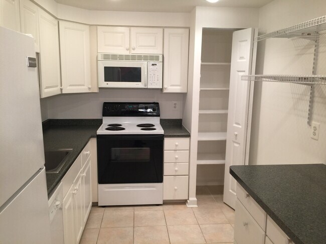 Kitchen - 7630 Provincial Dr