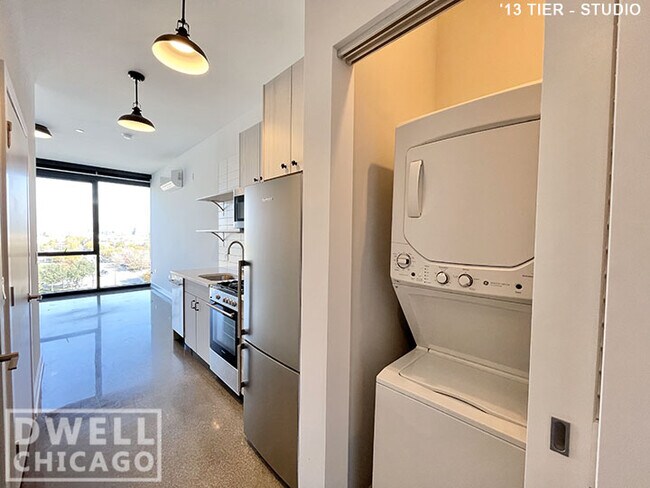 Foto del edificio - 1270 S Blue Island Ave