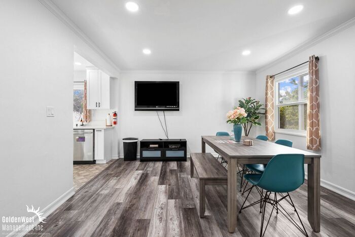 Foto principal - Modern 3Bdm 1Ba Unfurnished Downstairs Uni...