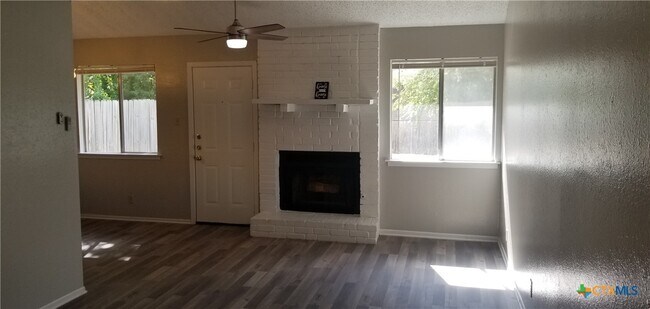 Foto del edificio - 1109 Wales Dr