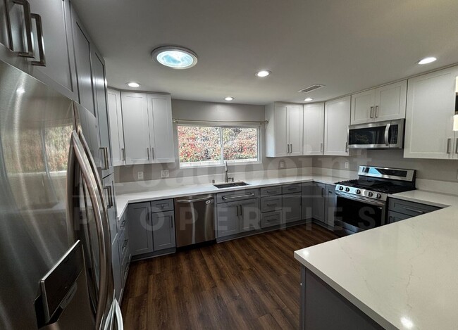 Building Photo - 5000 Macario Dr