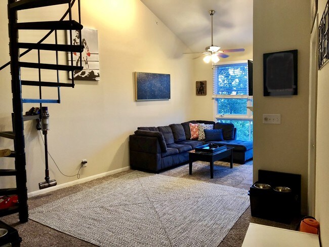 Foto del edificio - 15635 Mildred Pl