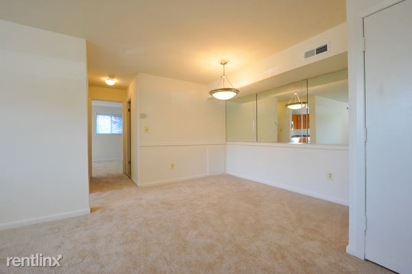 Building Photo - 27 Montrose Manor Ct