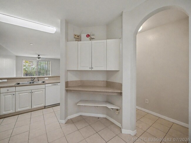 Building Photo - 3425 Sonoma Dr