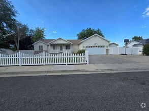 Building Photo - 6864 Caroleen Park Cir