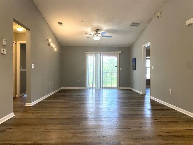 Building Photo - Herons Landing Water/Sewer/Cable/Internet ...