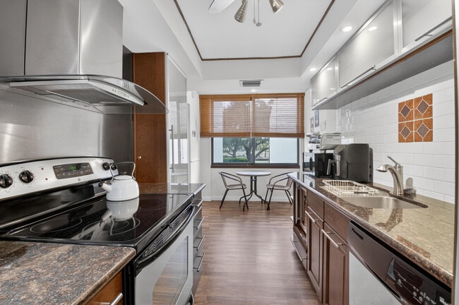 Building Photo - 3604 Bridgewood Dr