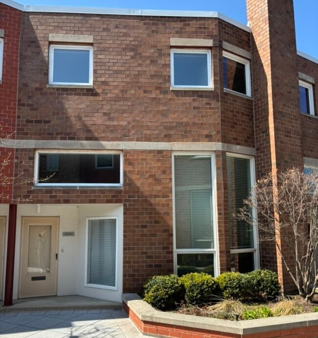 Foto del edificio - 1229 Central St