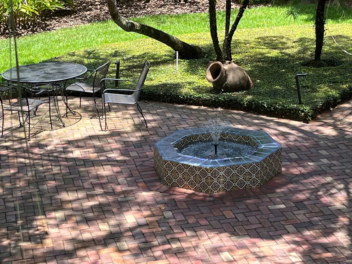 Courtyard - 544 N Knowles Ave