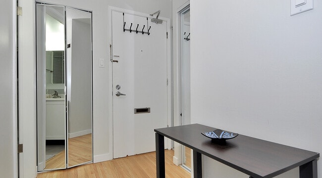 Building Photo - Casa Bella