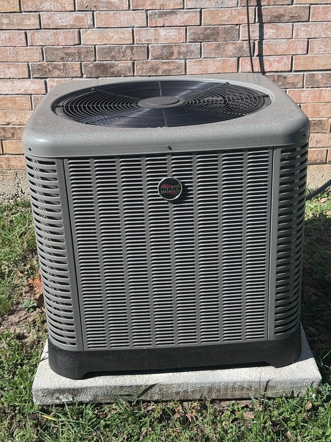 Building Photo - 102 Chambers St