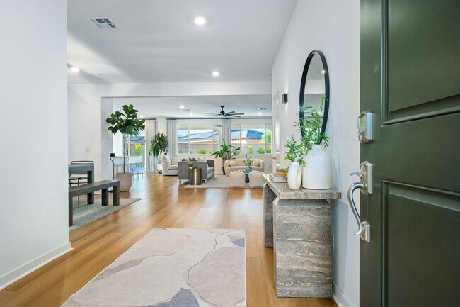 Foto del edificio - 4 Bedroom Single Family Home With Pool in ...