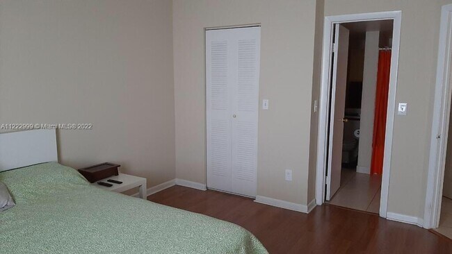 Foto del edificio - 18344 NW 68th Ave
