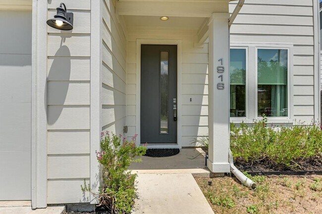 Foto del edificio - 1916 Bunche Rd