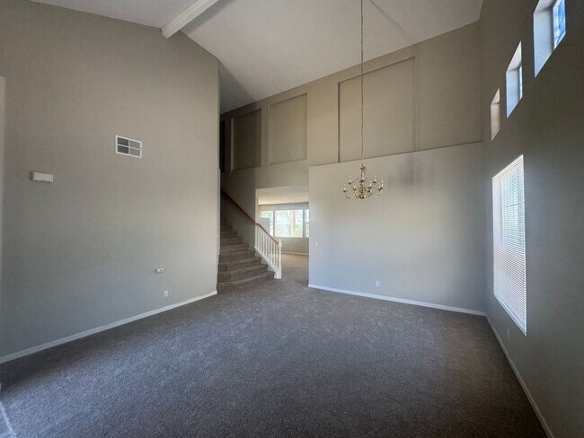 Building Photo - 5575 Sunview Ct