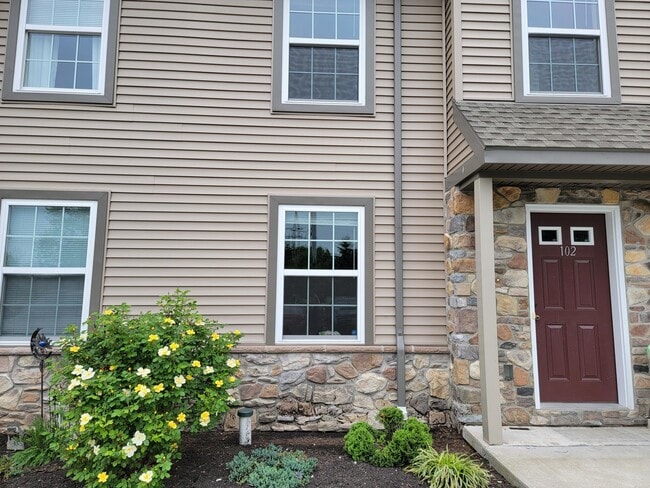 Building Photo - 255 Clay School Rd