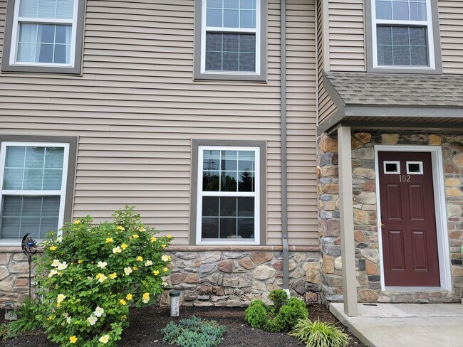 Foto del edificio - 255 Clay School Rd