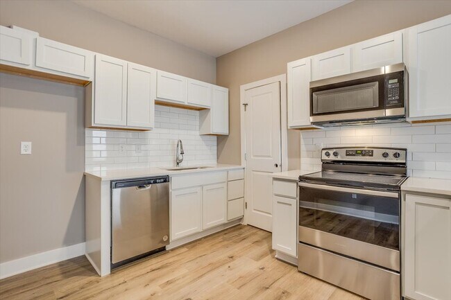 Foto del edificio - 6825 White Pine