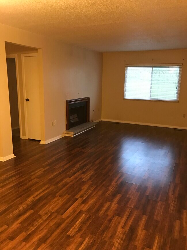 Building Photo - 5814 E Pea Ridge Rd