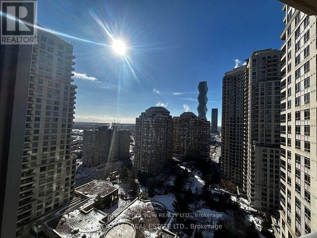 Photo du bâtiment - 3888 Duke of York Blvd