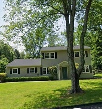 Building Photo - 3 Flower Ln