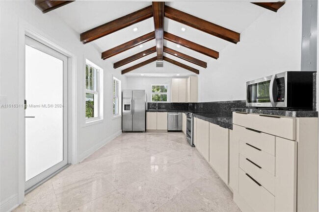 Building Photo - 2663 Tigertail Ave