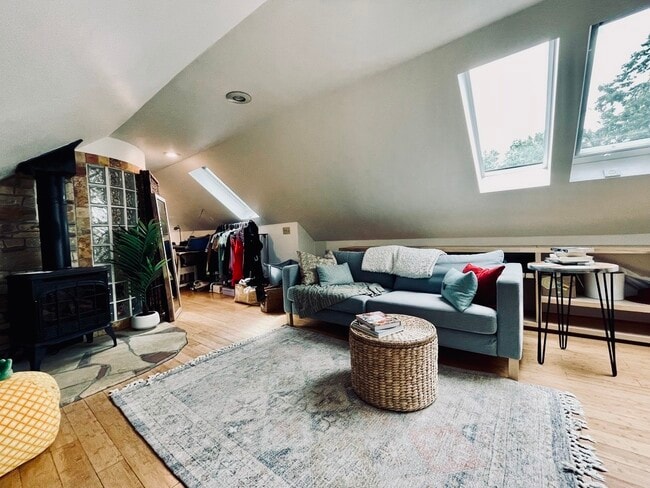 Building Photo - 1701 Taylor St NE