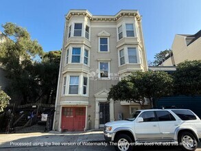 Building Photo - 319-323-323 Capp St