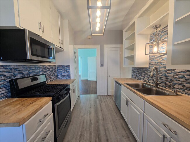 Foto del edificio - 725 Broadway Avenue J