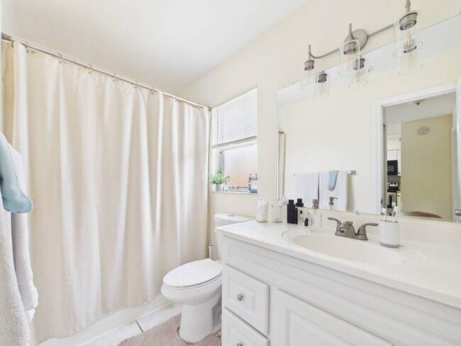 Baño - 1411 E 109th Ave