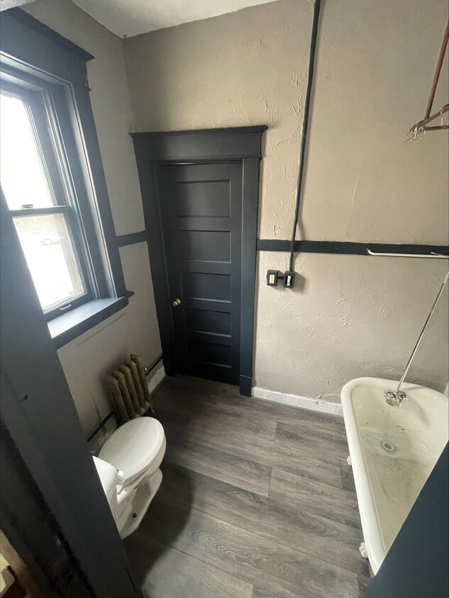 Shared Bath - 126 9th St E