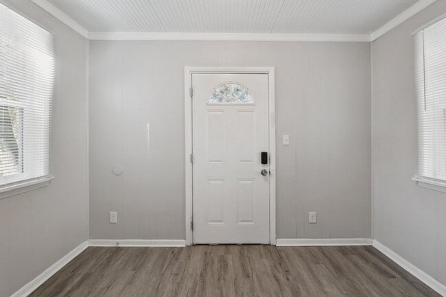 Building Photo - Large 3BR/2BA Near Downtown House For Rent