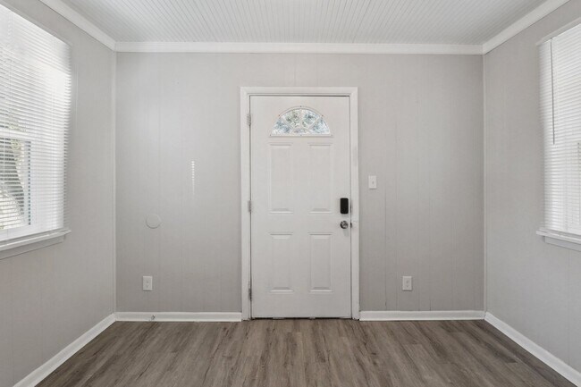 Foto del edificio - Large 3BR/2BA Near Downtown House For Rent