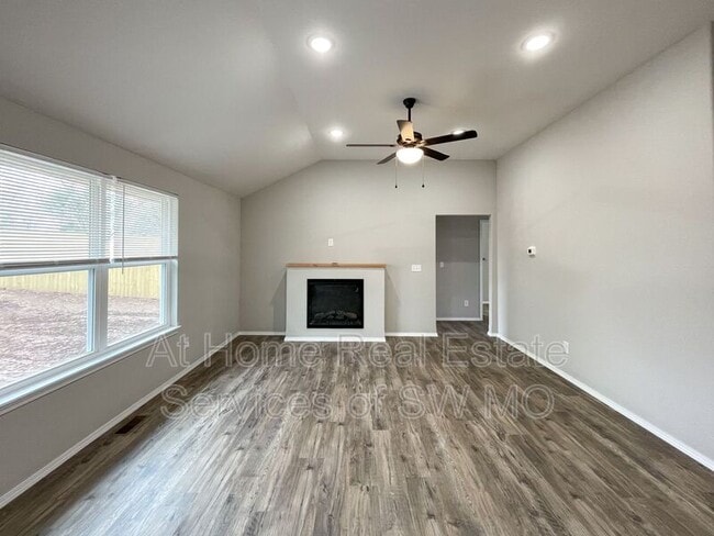 Building Photo - 3896 E Linwood Dr