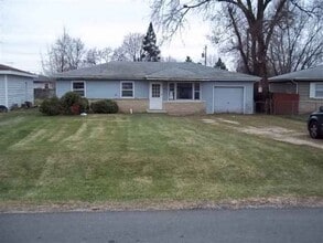 Building Photo - 121 Marquette Rd