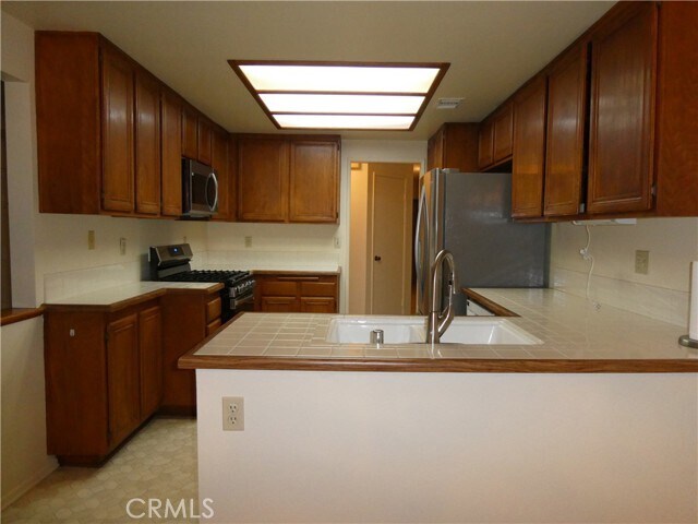 Foto del edificio - 10695 Jasper Ave