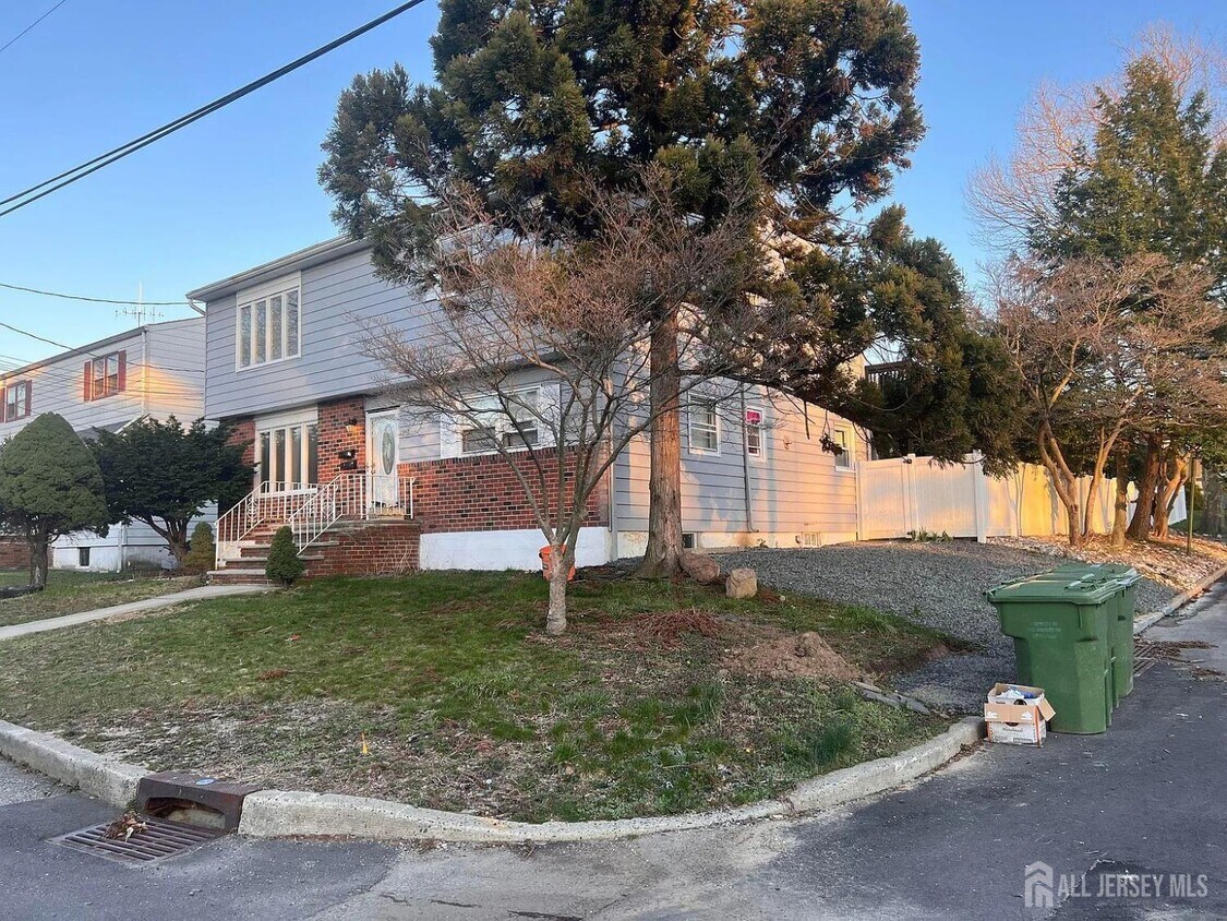 Primary Photo - 249 Olsen St