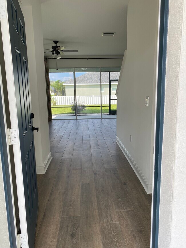 Building Photo - 10909 Shade Tree Cv
