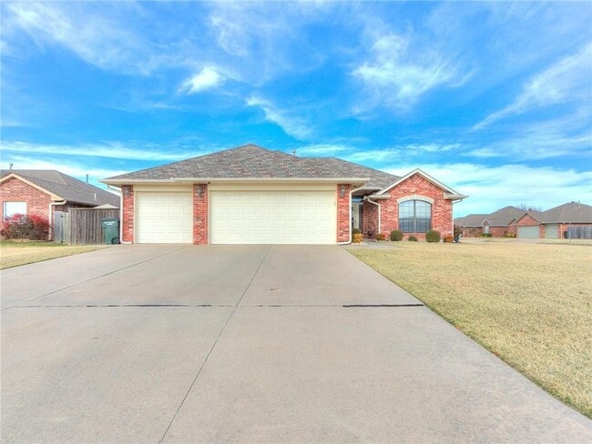 Building Photo - 4817 Montrose Dr