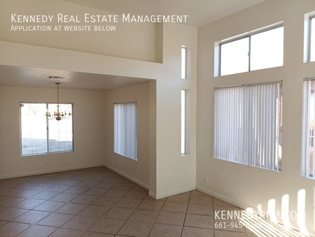 Building Photo - 1843 E Mesa Dr