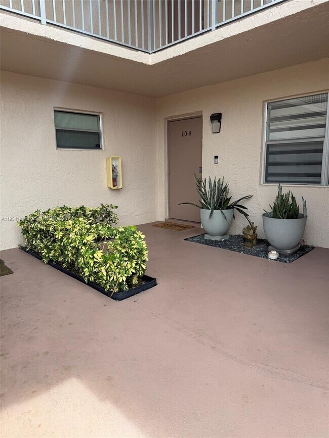 Building Photo - 8780 Azalea Ct