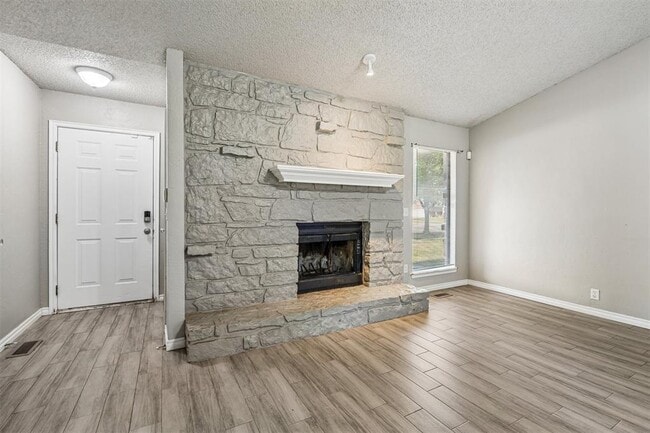 Building Photo - 217 Cypress Dr