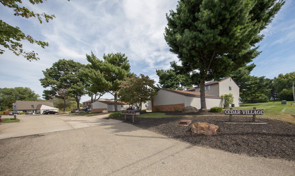 Primary Photo - 827 Kerns Dr NE