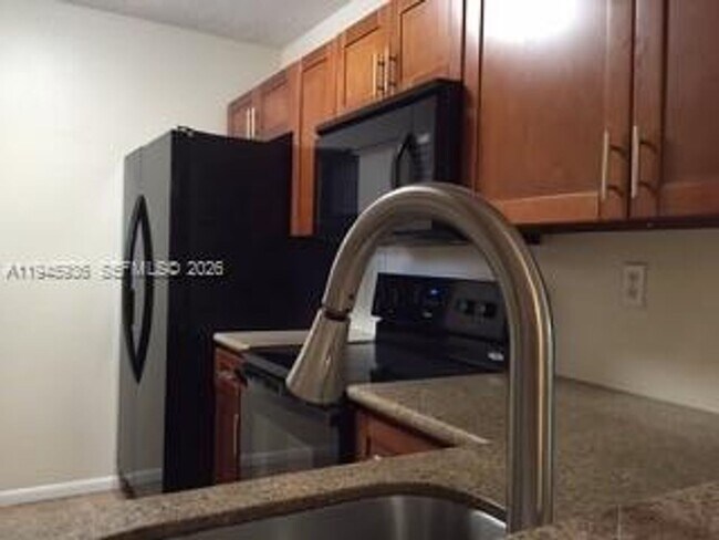 Foto del edificio - 4744 NW 114th Ave